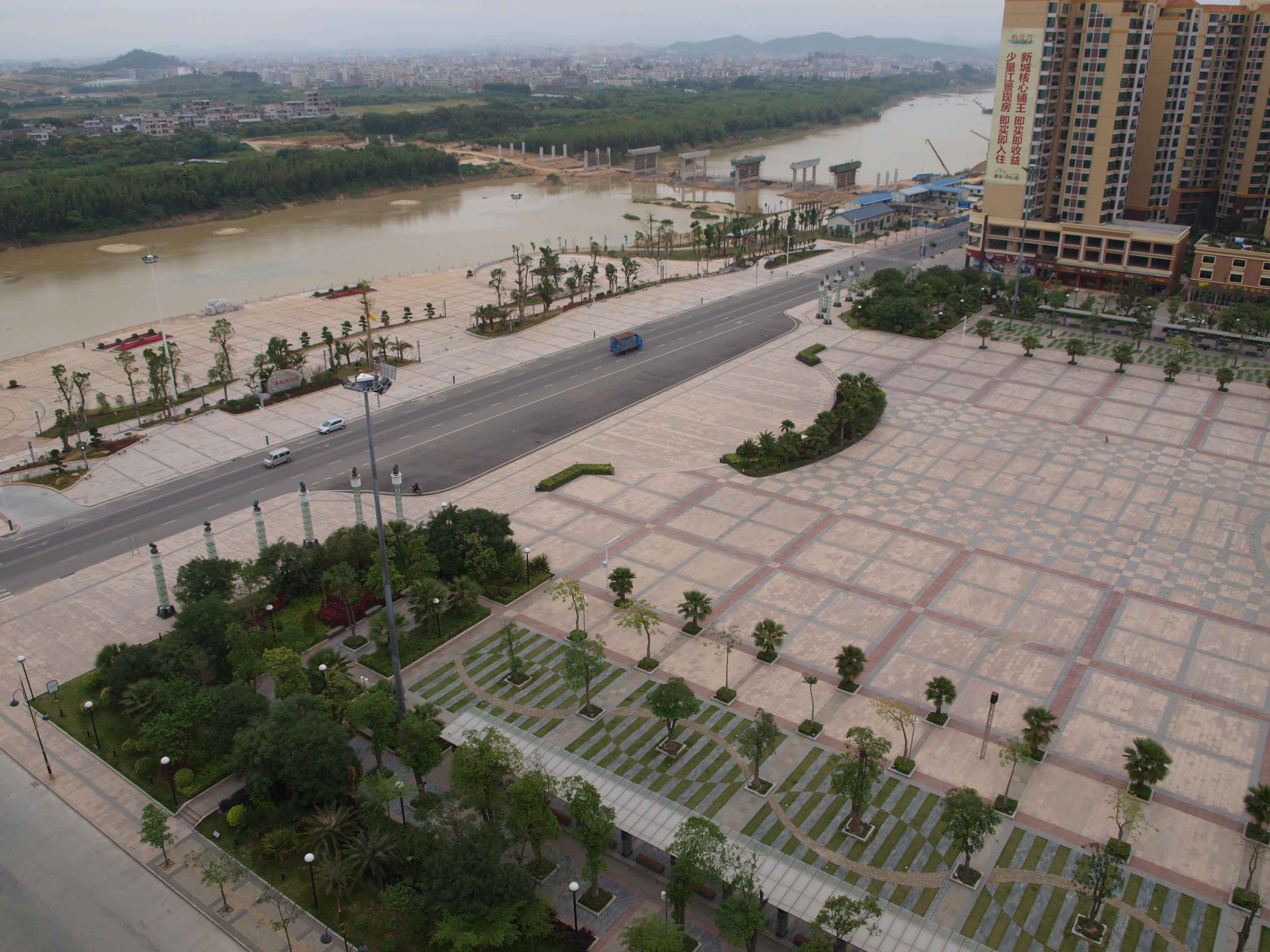 惠东县文化中心广场绿化工程.jpg